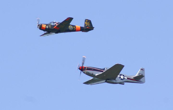 P51_SK50.jpg - SK  50 and P51 Mustang over Anglaberga